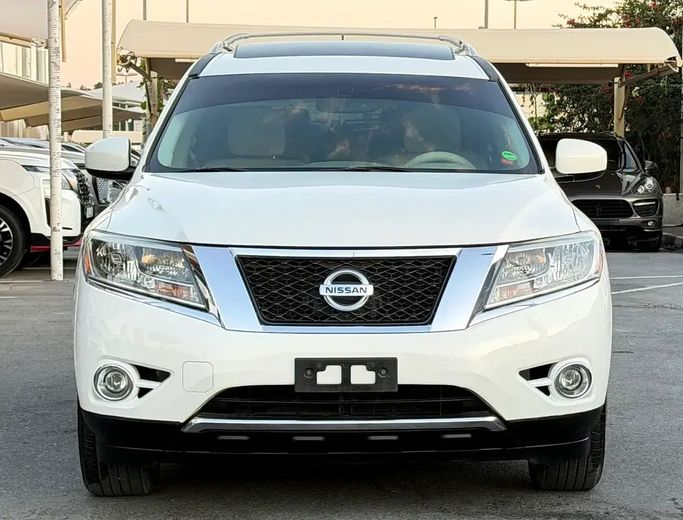 Used Nissan Pathfinder III Facelift, 4.0 l, 2014 in Sharjah by Dream Car Showroom, White color. American Specs | AUTO.AE