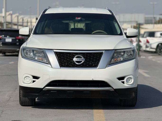 مستعملة Nissan Pathfinder رابعاً, 3.5 l, 2015 في في الشارقة، اللون أبيض. مواصفات الخليج | AUTO.AE