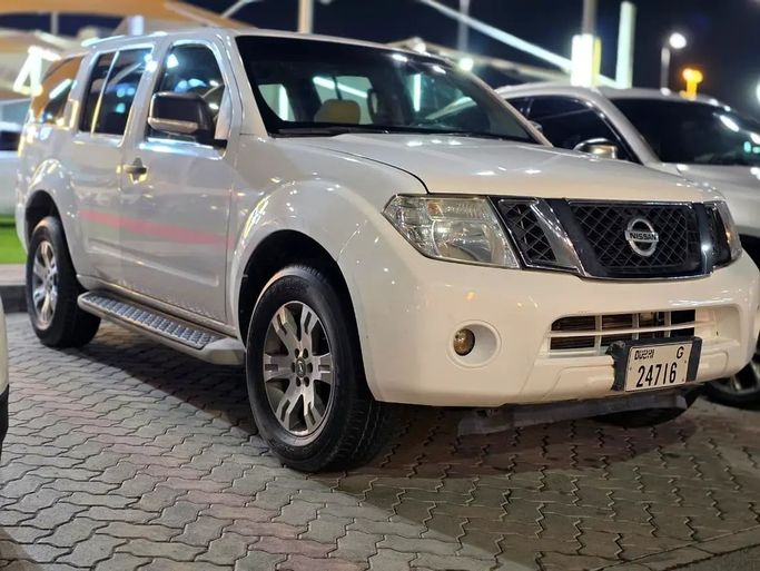 Подержанный Nissan Pathfinder IV, 3.5 л, 2015 в Шардже от Al Muhtaref Used Cars Белый цвет. GCC | AUTO.AE | Объявление #272379