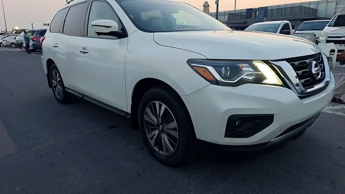 مستعملة Nissan Pathfinder فيس ليفت IV, 3.5 l, 2017 في في الإمارات, الشارقة من ARMANI NAIXA GLOBAL FZE LLC، اللون أبيض. المواصفات الأمريكية | AUTO.AE | إعلان #281119