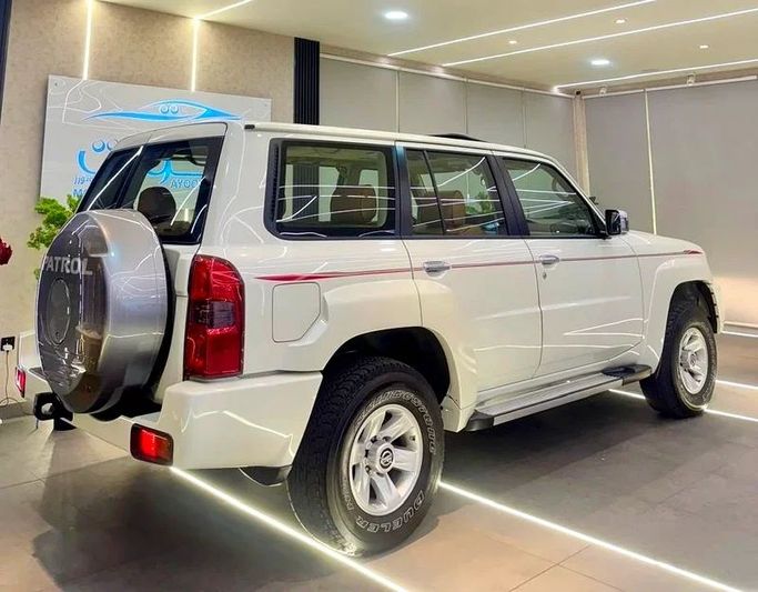 Used Nissan Patrol V (Y61) Facelift, 4.8 l, 2023 in Sharjah by Ayoon Alhoot Motors, White color. GCC Specs | AUTO.AE