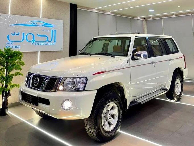 Used Nissan Patrol V (Y61) Facelift, 4.8 l, 2023 in Sharjah by Ayoon Alhoot Motors, White color. GCC Specs | AUTO.AE