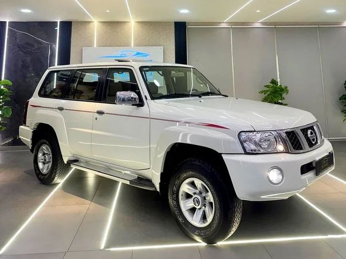 Used Nissan Patrol V (Y61) Facelift, 4.8 l, 2023 in Sharjah by Ayoon Alhoot Motors, White color. GCC Specs | AUTO.AE