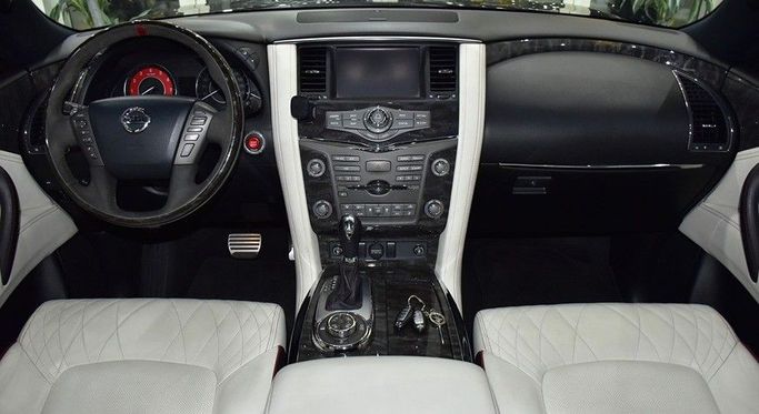 Подержанный Nissan Patrol VI (Y62) Рестайлинг, 5.6 л, 2017 в Шардже от Honey Gidosha Used Cars Tr. Черный цвет.  | AUTO.AE