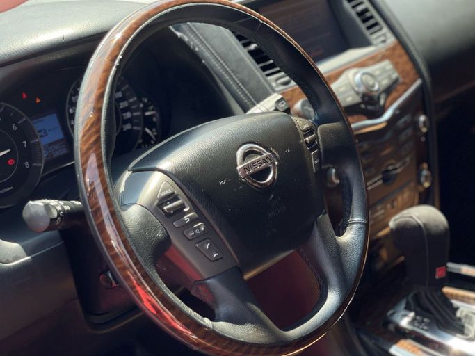 Подержанный Nissan Patrol VI (Y62) Рестайлинг, 5.6 л, 2014 в Шардже от Al Aram Cars Белый цвет. GCC | AUTO.AE