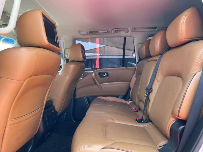 Подержанный Nissan Patrol VI (Y62) Рестайлинг, 5.6 л, 2014 в Шардже от Al Aram Cars Белый цвет. GCC | AUTO.AE