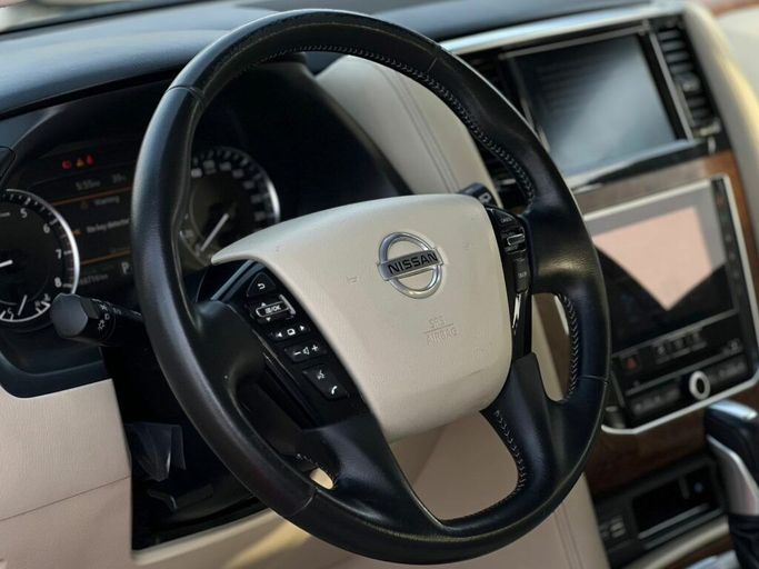 Подержанный Nissan Patrol VI (Y62) Рестайлинг 2, 4.0 л, 2021 в Шардже от Al Aram Cars Черный цвет. GCC | AUTO.AE