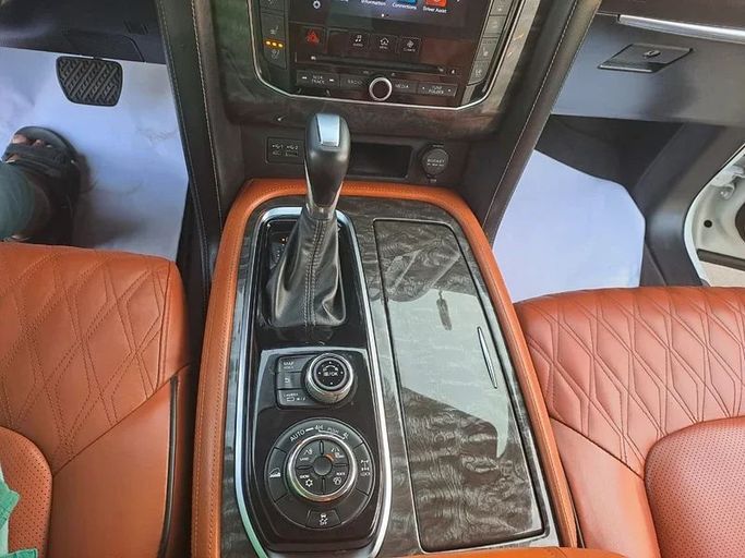 Новый Nissan Patrol VI (Y62) Рестайлинг 2, 4.0 л, 2020 в Шардже от Imad Younis Almani used Cars Белый цвет. GCC | AUTO.AE