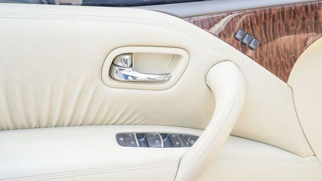 Подержанный Nissan Patrol VI (Y62), 5.6 л, 2014 в Шардже от Alnujoom Al Malakiah Used Cars Белый цвет. GCC | AUTO.AE