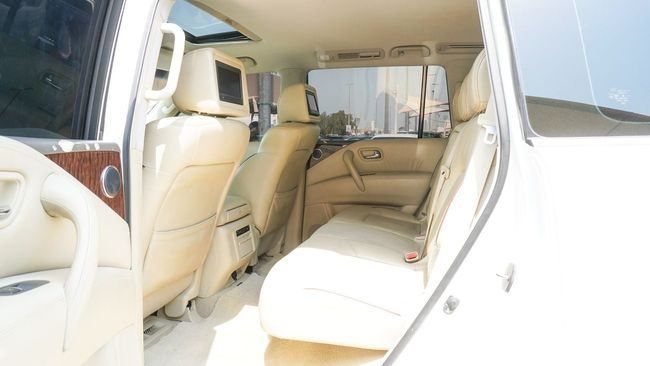 Подержанный Nissan Patrol VI (Y62), 5.6 л, 2014 в Шардже от Alnujoom Al Malakiah Used Cars Белый цвет. GCC | AUTO.AE