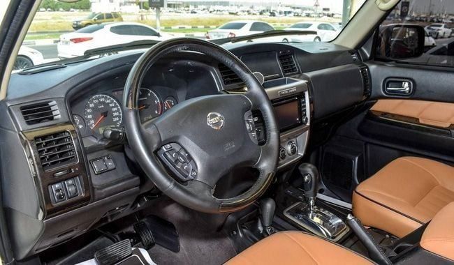 Подержанный Nissan Patrol V (Y61) Рестайлинг, 4.8 л, 2019 в Шардже от Abo Saif Белый цвет. GCC | AUTO.AE