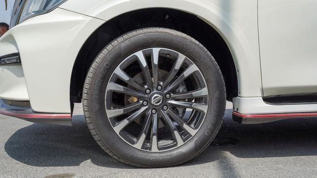 Used Nissan Patrol VI (Y62) Facelift, 5.6 l, 2018 in Sharjah by Alnujoom Al Malakiah Used Cars, White color. GCC Specs | AUTO.AE