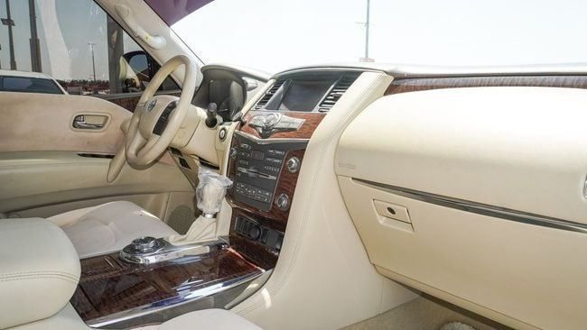 Подержанный Nissan Patrol VI (Y62), 5.6 л, 2012 в Шардже от Alnujoom Al Malakiah Used Cars Серый цвет. GCC | AUTO.AE