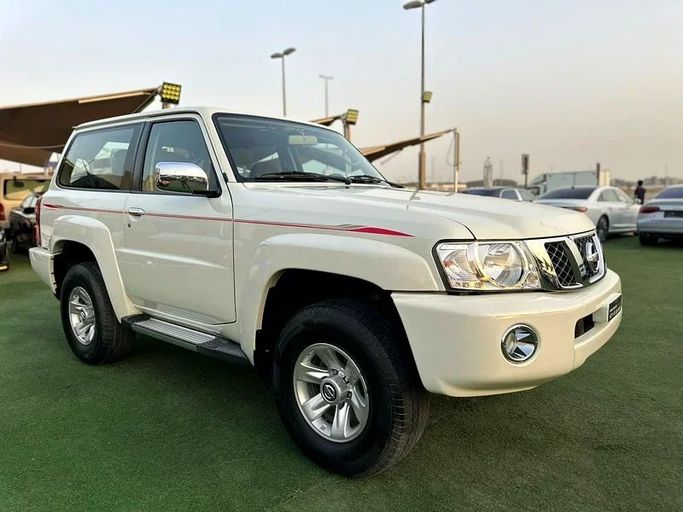 Used Nissan Patrol V (Y61) Facelift, 4.8 l, 2022 in Sharjah by Ahmad alkhodari Motors, White color. GCC Specs | AUTO.AE