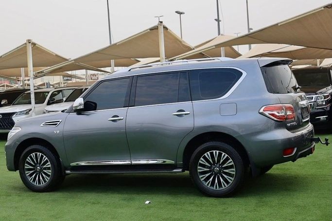 Подержанный Nissan Patrol VI (Y62) Рестайлинг, 5.6 л, 2015 в Шардже от Al Bake Used Cars Серый цвет.  | AUTO.AE