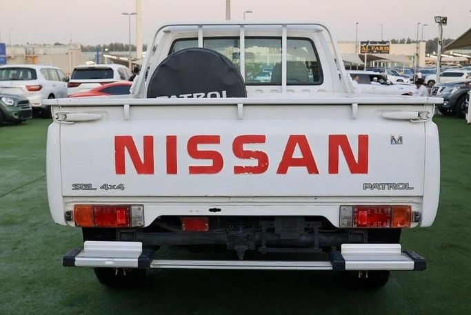 Подержанный Nissan Patrol V (Y61) Рестайлинг, 4.8 л, 2017 в Шардже от Al Bake Used Cars Белый цвет.  | AUTO.AE