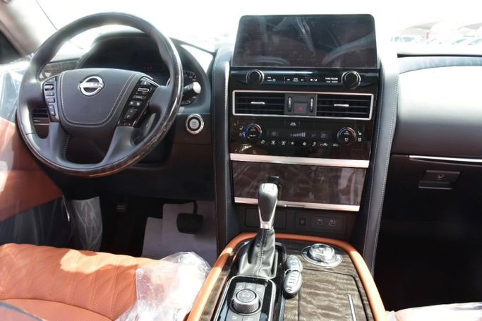 Новый Nissan Patrol VI (Y62) Рестайлинг 2, 5.6 л, 2024 в Шардже от Alfaris Used Cars Черный цвет. GCC | AUTO.AE