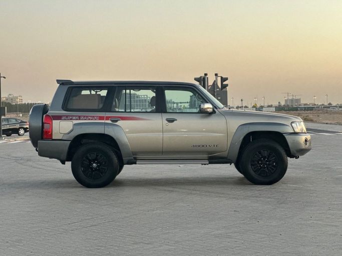 Подержанный Nissan Patrol V (Y61) Рестайлинг, 4.8 л, 2019 в Шардже от Al Aayan Used Cars Золотистый цвет. GCC | AUTO.AE