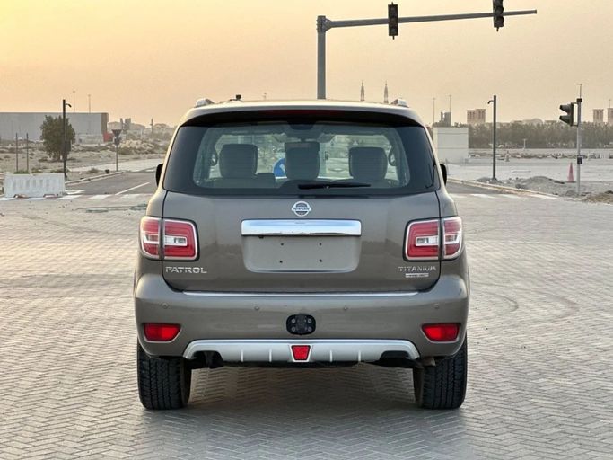 Подержанный Nissan Patrol VI (Y62) Рестайлинг 2, 5.6 л, 2019 в Шардже от Al Aayan Used Cars Коричневый цвет. GCC | AUTO.AE