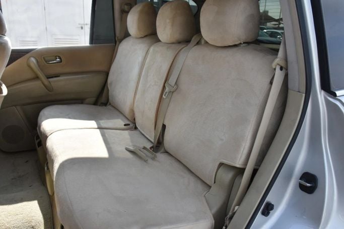Подержанный Nissan Patrol VI (Y62) Рестайлинг, 5.6 л, 2014 в Шардже от Alfaris Used Cars Серебристый цвет. GCC | AUTO.AE