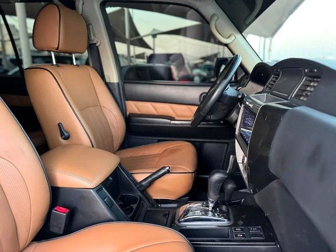 Подержанный Nissan Patrol V (Y61) Рестайлинг, 4.8 л, 2019 в Шардже от Hayan Alkhudari Used Cars Белый цвет. GCC | AUTO.AE