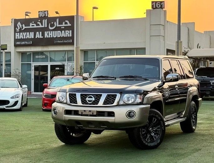 Подержанный Nissan Patrol V (Y61) Рестайлинг, 4.8 л, 2023 в Шардже от Hayan Alkhudari Used Cars Черный цвет. GCC | AUTO.AE