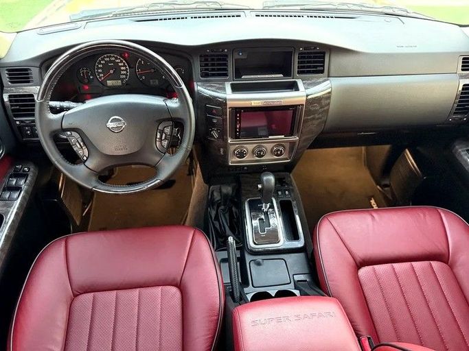 Подержанный Nissan Patrol V (Y61) Рестайлинг, 4.8 л, 2023 в Шардже от Hayan Alkhudari Used Cars Черный цвет. GCC | AUTO.AE