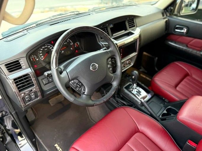 Подержанный Nissan Patrol V (Y61) Рестайлинг, 4.8 л, 2023 в Шардже от Hayan Alkhudari Used Cars Черный цвет. GCC | AUTO.AE