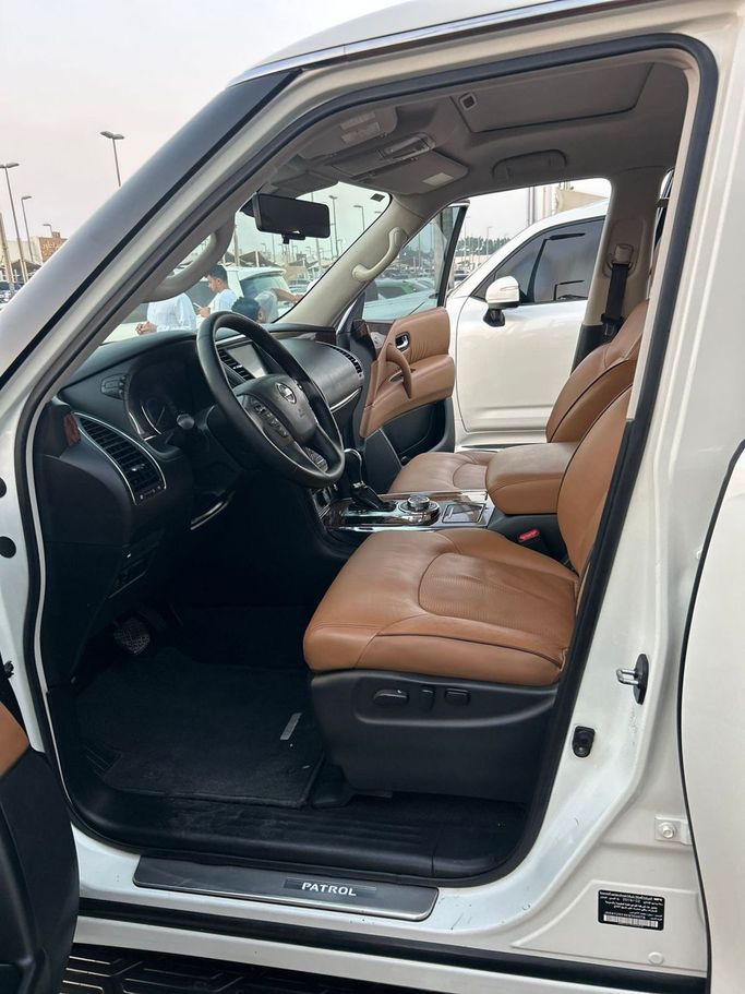 Used Nissan Patrol VI (Y62) Facelift, 4.0 l, 2019 in Sharjah by Al Ostoura Used Cars, White color. Other | AUTO.AE
