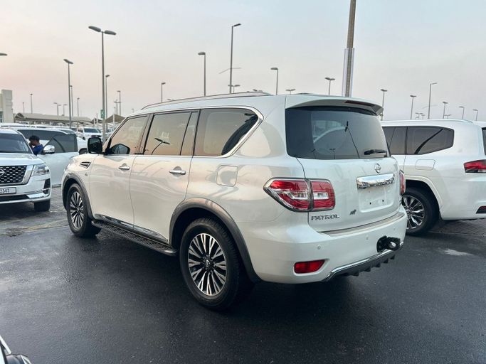 Used Nissan Patrol VI (Y62) Facelift, 4.0 l, 2019 in Sharjah by Al Ostoura Used Cars, White color. Other | AUTO.AE