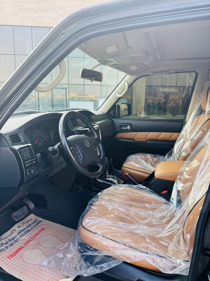 Used Nissan Patrol V (Y61) Facelift, 4.8 l, 2021 in Sharjah by Al Ostoura Used Cars, Black color. Other | AUTO.AE