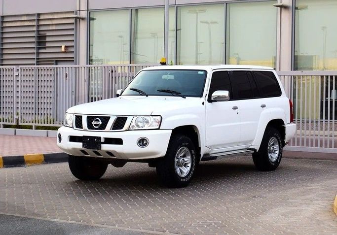 Подержанный Nissan Patrol V (Y61) Рестайлинг, 4.8 л, 2021 в Шардже от Al Rukin Al Saudi Белый цвет. GCC | AUTO.AE