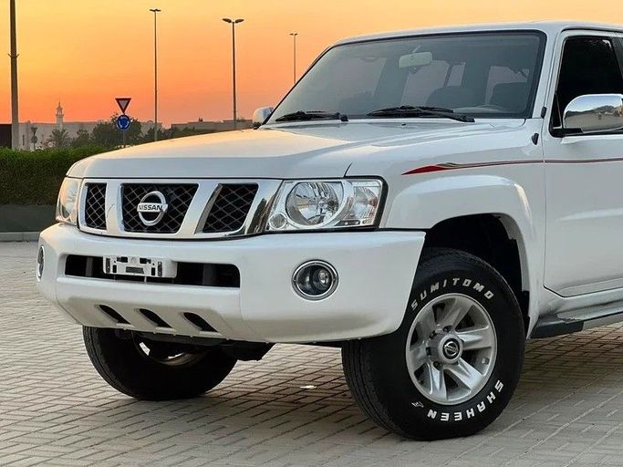 Used Nissan Patrol V (Y61) Facelift, 4.8 l, 2021 in Sharjah by Al Rukin Al Saudi, White color. GCC Specs | AUTO.AE