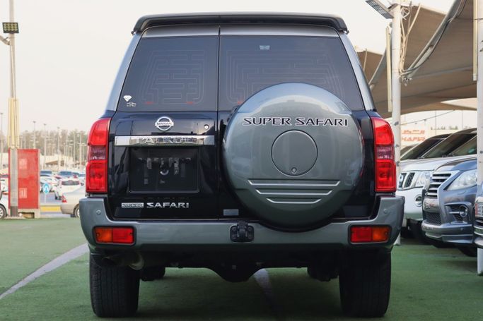 Подержанный Nissan Patrol V (Y61) Рестайлинг, 4.8 л, 2023 в Шардже от Dar Al Hay Used Cars Черный цвет. Other | AUTO.AE