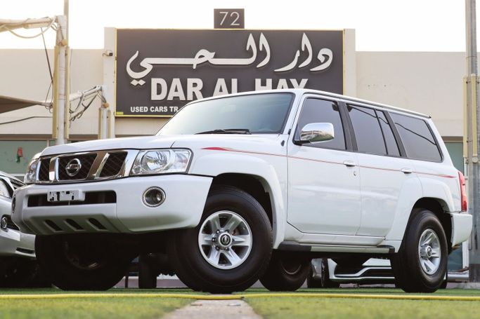 Подержанный Nissan Patrol V (Y61) Рестайлинг, 4.8 л, 2019 в Шардже от Dar Al Hay Used Cars Белый цвет. Other | AUTO.AE
