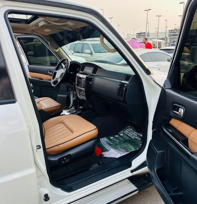 Подержанный Nissan Patrol V (Y61) Рестайлинг, 4.8 л, 2020 в Шардже от Titanium Used Cars Белый цвет. GCC | AUTO.AE