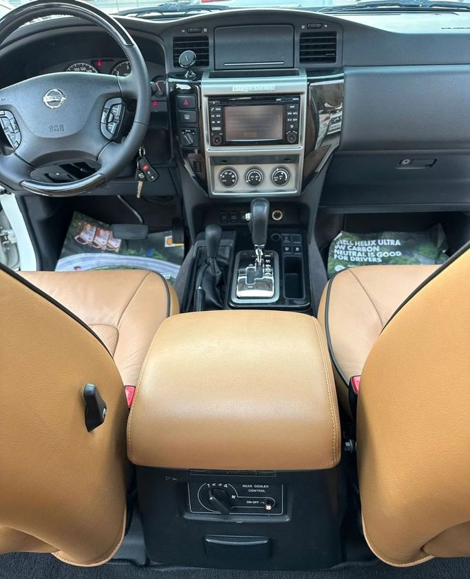 Подержанный Nissan Patrol V (Y61) Рестайлинг, 4.8 л, 2020 в Шардже от Titanium Used Cars Белый цвет. GCC | AUTO.AE