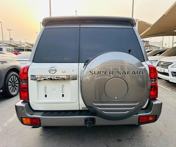Подержанный Nissan Patrol V (Y61) Рестайлинг, 4.8 л, 2020 в Шардже от Titanium Used Cars Белый цвет. GCC | AUTO.AE