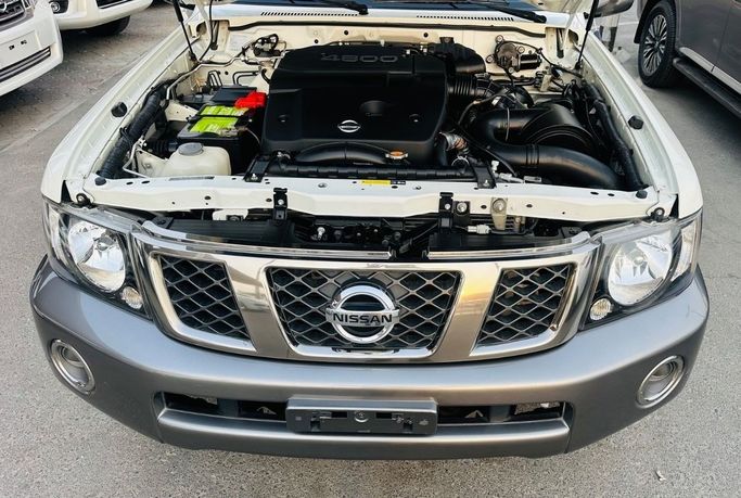 Подержанный Nissan Patrol V (Y61) Рестайлинг, 4.8 л, 2020 в Шардже от Titanium Used Cars Белый цвет. GCC | AUTO.AE
