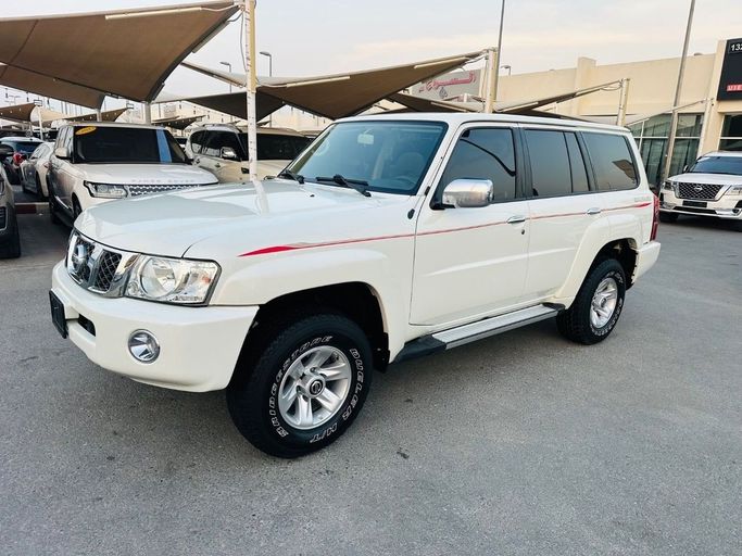 Used Nissan Patrol V (Y61) Facelift, 4.8 l, 2019 in Sharjah by Titanium Used Cars, White color. GCC Specs | AUTO.AE