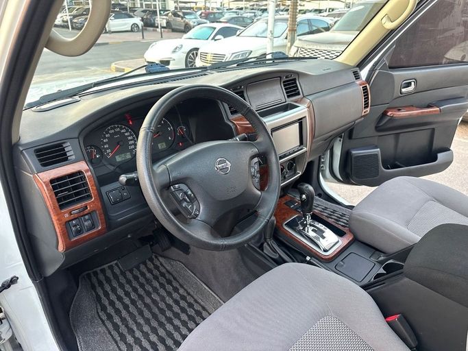 Used Nissan Patrol V (Y61) Facelift, 4.8 l, 2019 in Sharjah by Titanium Used Cars, White color. GCC Specs | AUTO.AE