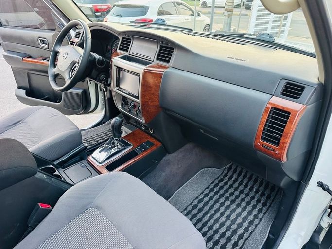 Used Nissan Patrol V (Y61) Facelift, 4.8 l, 2019 in Sharjah by Titanium Used Cars, White color. GCC Specs | AUTO.AE
