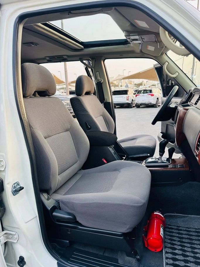 Used Nissan Patrol V (Y61) Facelift, 4.8 l, 2019 in Sharjah by Titanium Used Cars, White color. GCC Specs | AUTO.AE
