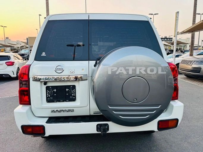 Used Nissan Patrol V (Y61) Facelift, 4.8 l, 2019 in Sharjah by Titanium Used Cars, White color. GCC Specs | AUTO.AE