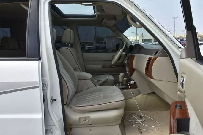 Used Nissan Patrol V (Y61) Facelift, 4.8 l, 2009 in Sharjah by Alfaris Used Cars, White color. Other | AUTO.AE