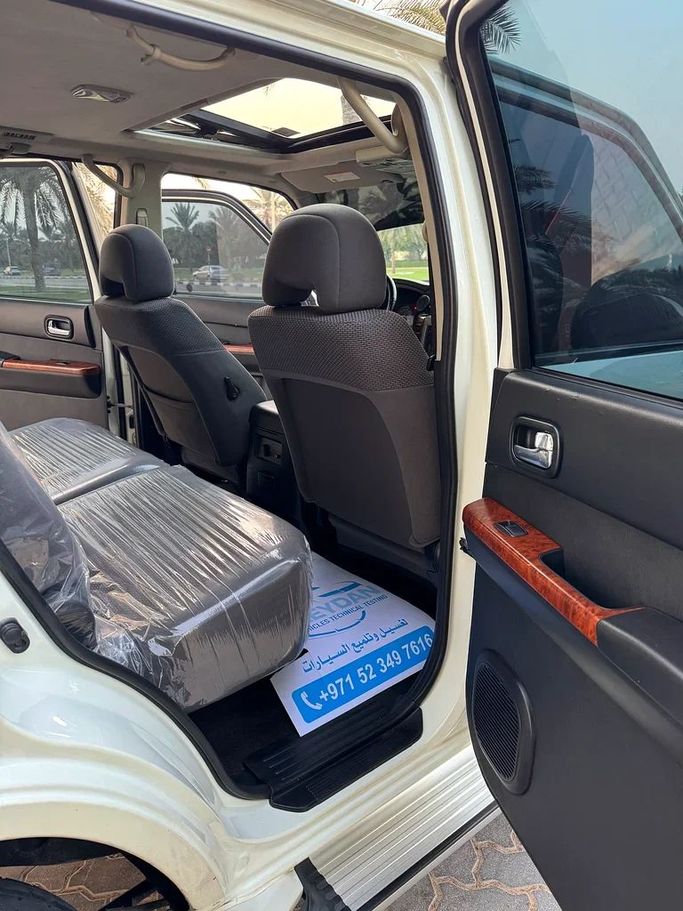 Подержанный Nissan Patrol V (Y61) Рестайлинг, 4.8 л, 2018 в Шардже от Taj Al Impratoor Used Cars Белый цвет. GCC | AUTO.AE