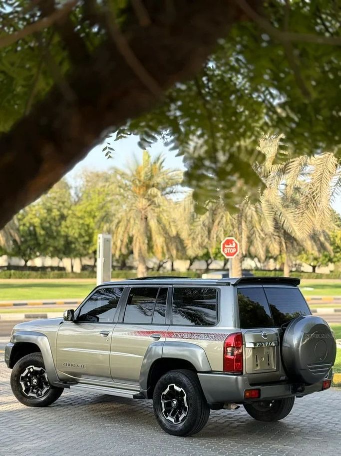Подержанный Nissan Patrol V (Y61) Рестайлинг, 4.8 л, 2021 в Шардже от Taj Al Impratoor Used Cars Золотистый цвет. GCC | AUTO.AE