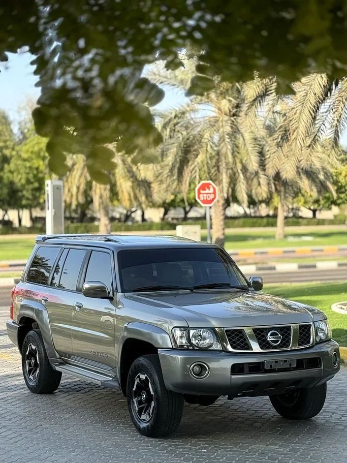 Подержанный Nissan Patrol V (Y61) Рестайлинг, 4.8 л, 2021 в Шардже от Taj Al Impratoor Used Cars Золотистый цвет. GCC | AUTO.AE