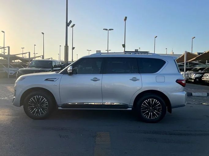 Подержанный Nissan Patrol VI (Y62) Рестайлинг 2, 5.6 л, 2024 в Шардже от Taj Al Impratoor Used Cars Серебристый цвет. GCC | AUTO.AE