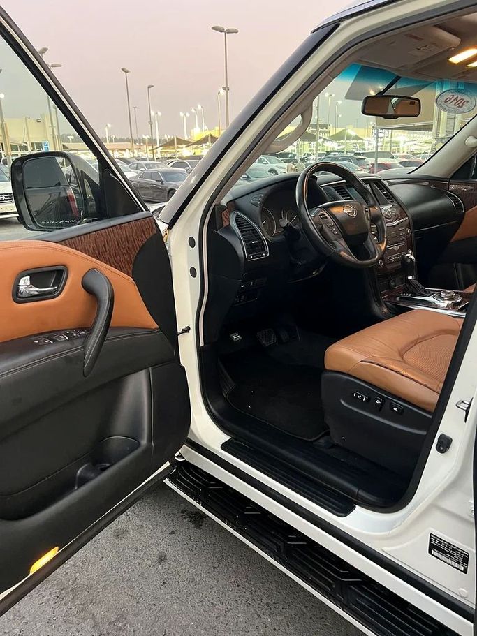 Подержанный Nissan Patrol VI (Y62) Рестайлинг, 4.0 л, 2016 в Шардже от Taj Al Impratoor Used Cars Белый цвет. GCC | AUTO.AE
